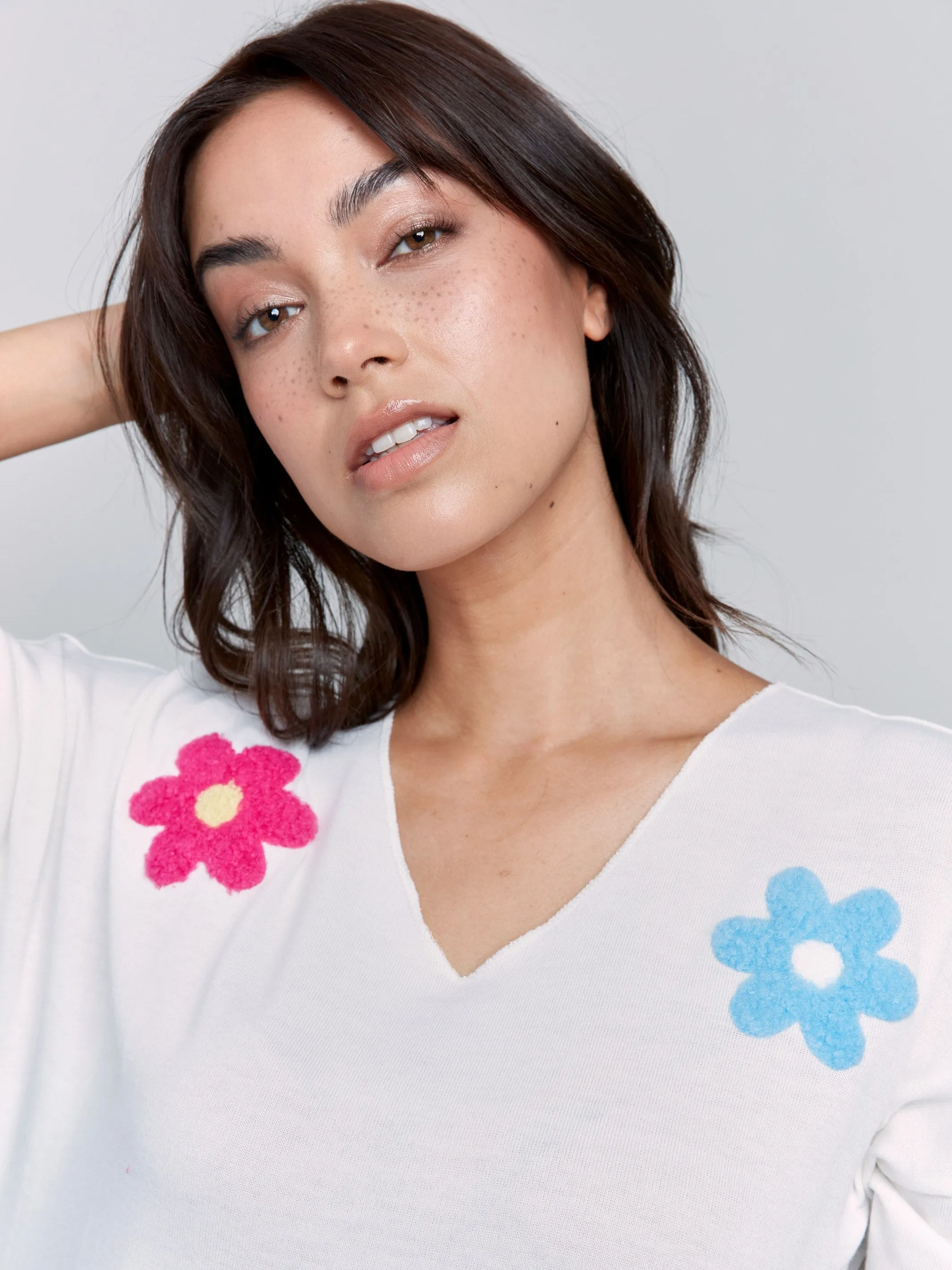 V-Neck Knit Top With Flower Appliqué - Multicolor