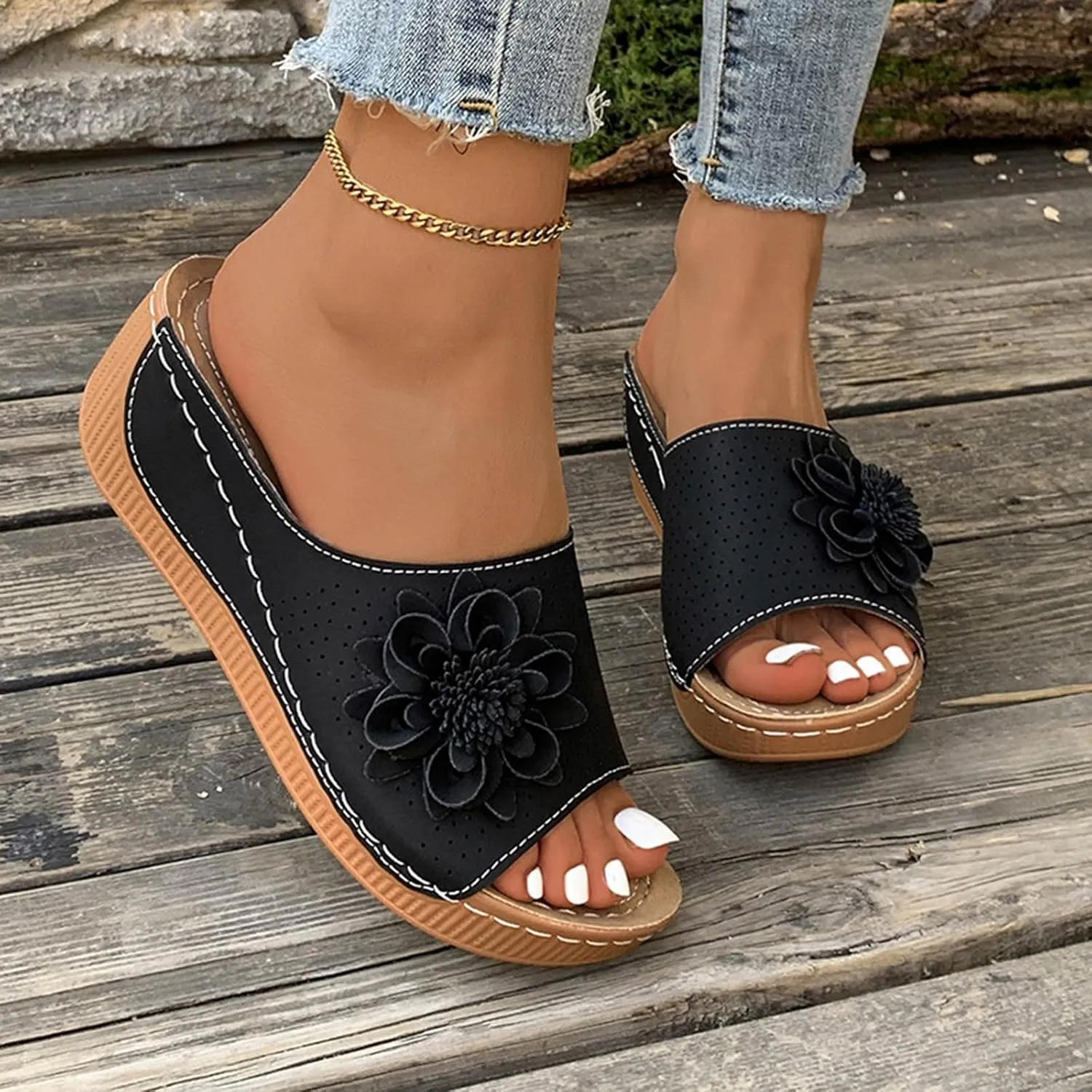 Women's Comfortable Slippers with Flower Design and Leather Upper for Stylish Outdoor and Vacation Wear
