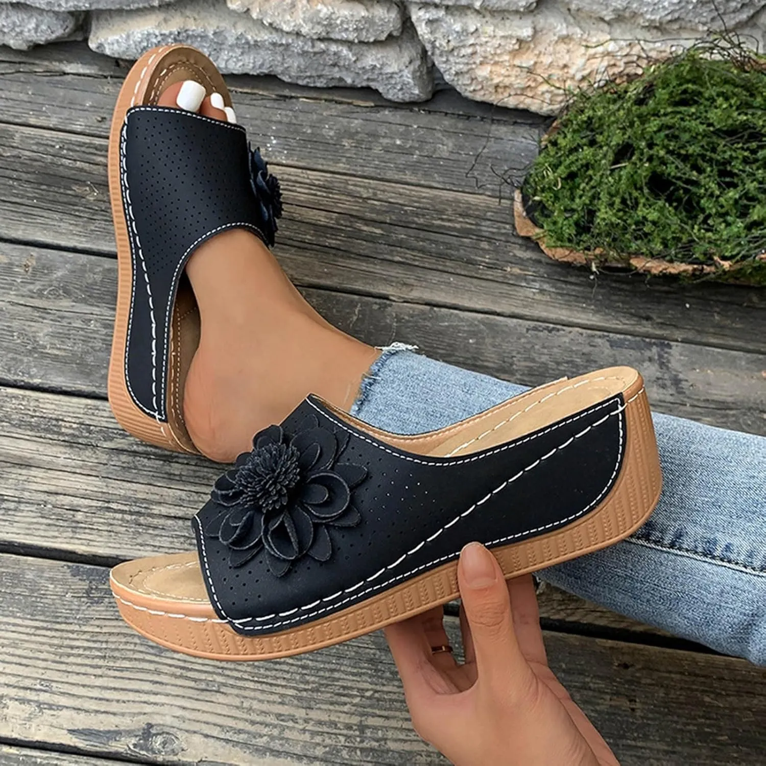 Women's Comfortable Slippers with Flower Design and Leather Upper for Stylish Outdoor and Vacation Wear