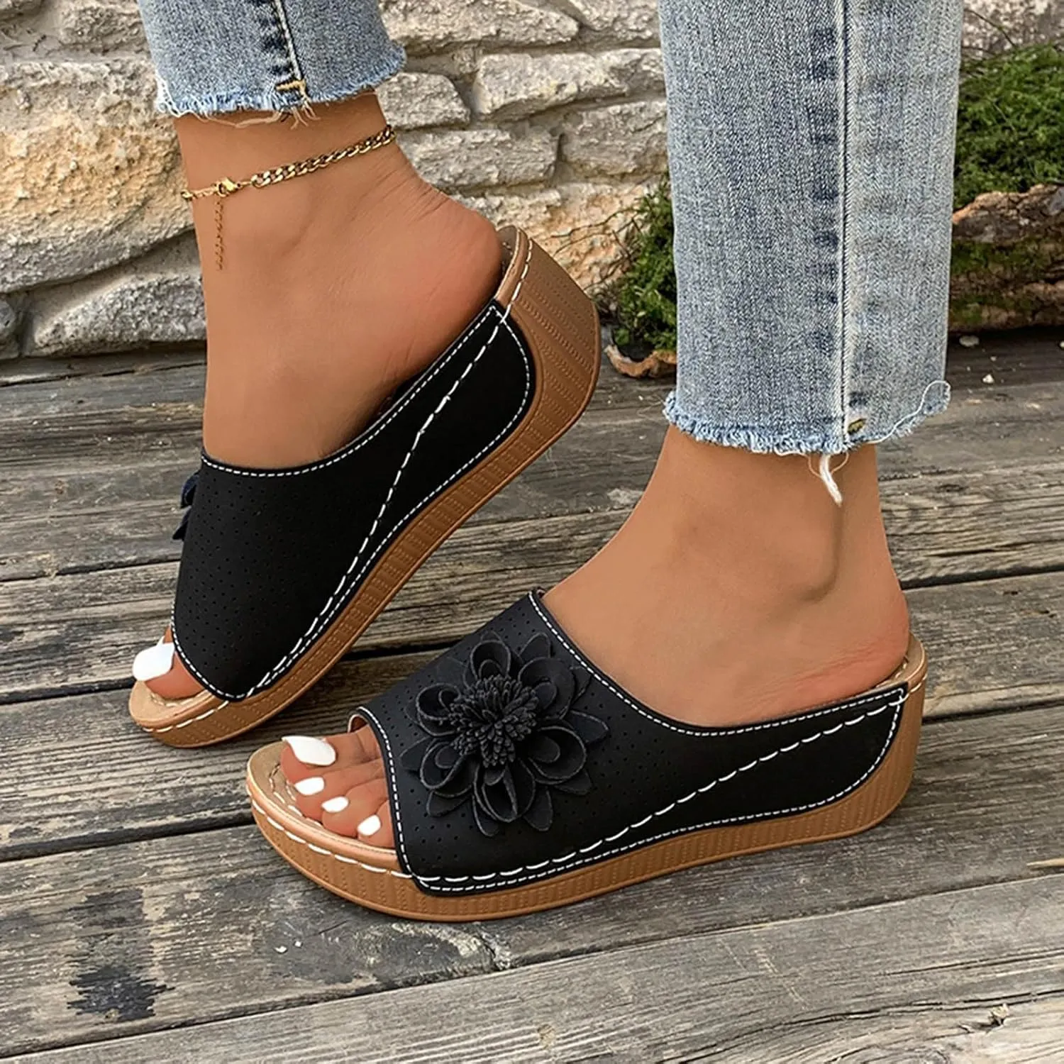 Women's Comfortable Slippers with Flower Design and Leather Upper for Stylish Outdoor and Vacation Wear